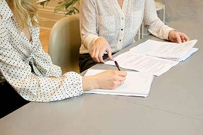 Nouvelle fiche pratique Inforisque sur la gestion des échanges documentaires avec une entreprise extérieure