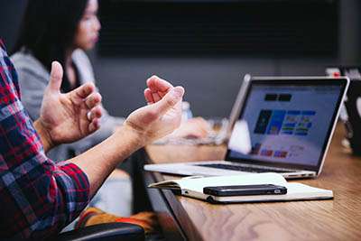 Amis préventeurs, la digitalisation de la QHSE devient urgente et incontournable en 2025