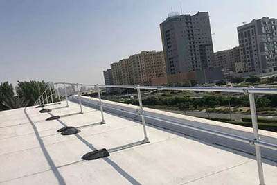 Sécurité au sommet : protéger les travailleurs sur les toits des centres de données