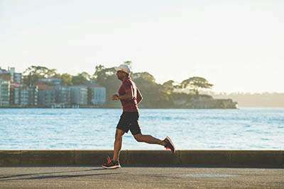 Prévenir le burn-out grâce au sport : la routine « 25-30 » qui protège la santé mentale au travail