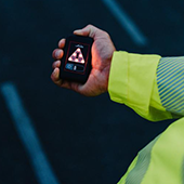 Système d'alerte pour piétons en zones partagées : Fenwick Safety Guard : Module piéton