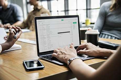 Travail de bureau : la routine anti-fatigue validée par l’Anses